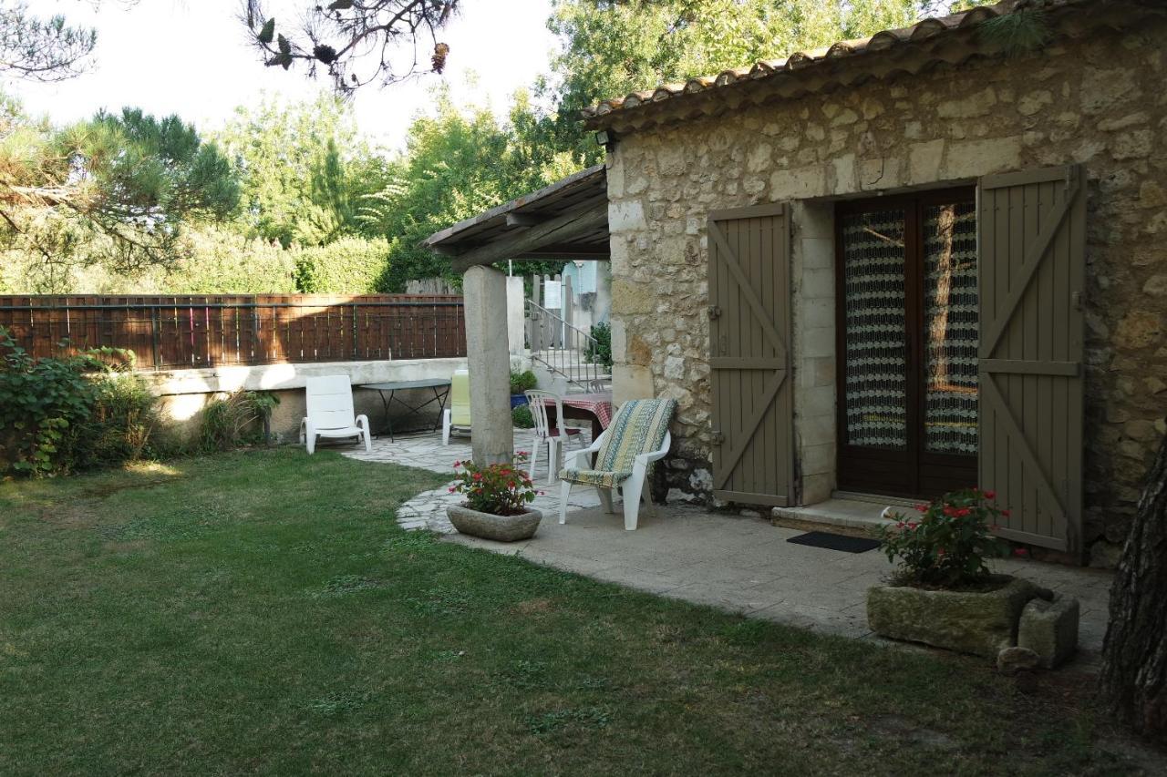 Mas Grimaud - Gite- Studio Et Chambres D'Hotes Familiales Eygalieres  Exterior photo