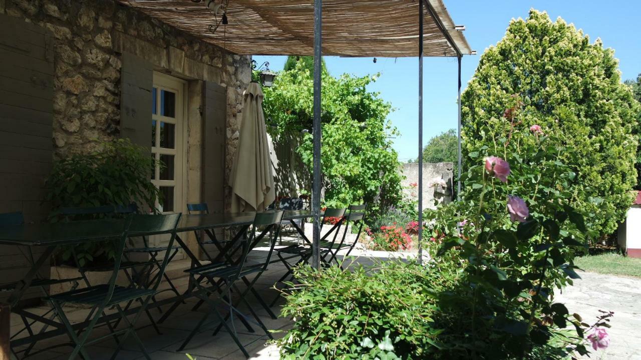 Mas Grimaud - Gite- Studio Et Chambres D'Hotes Familiales Eygalieres  Exterior photo