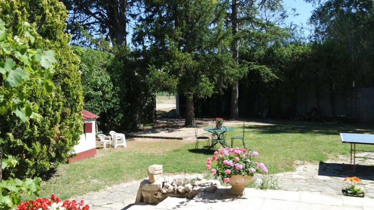 Mas Grimaud - Gite- Studio Et Chambres D'Hotes Familiales Eygalieres  Exterior photo