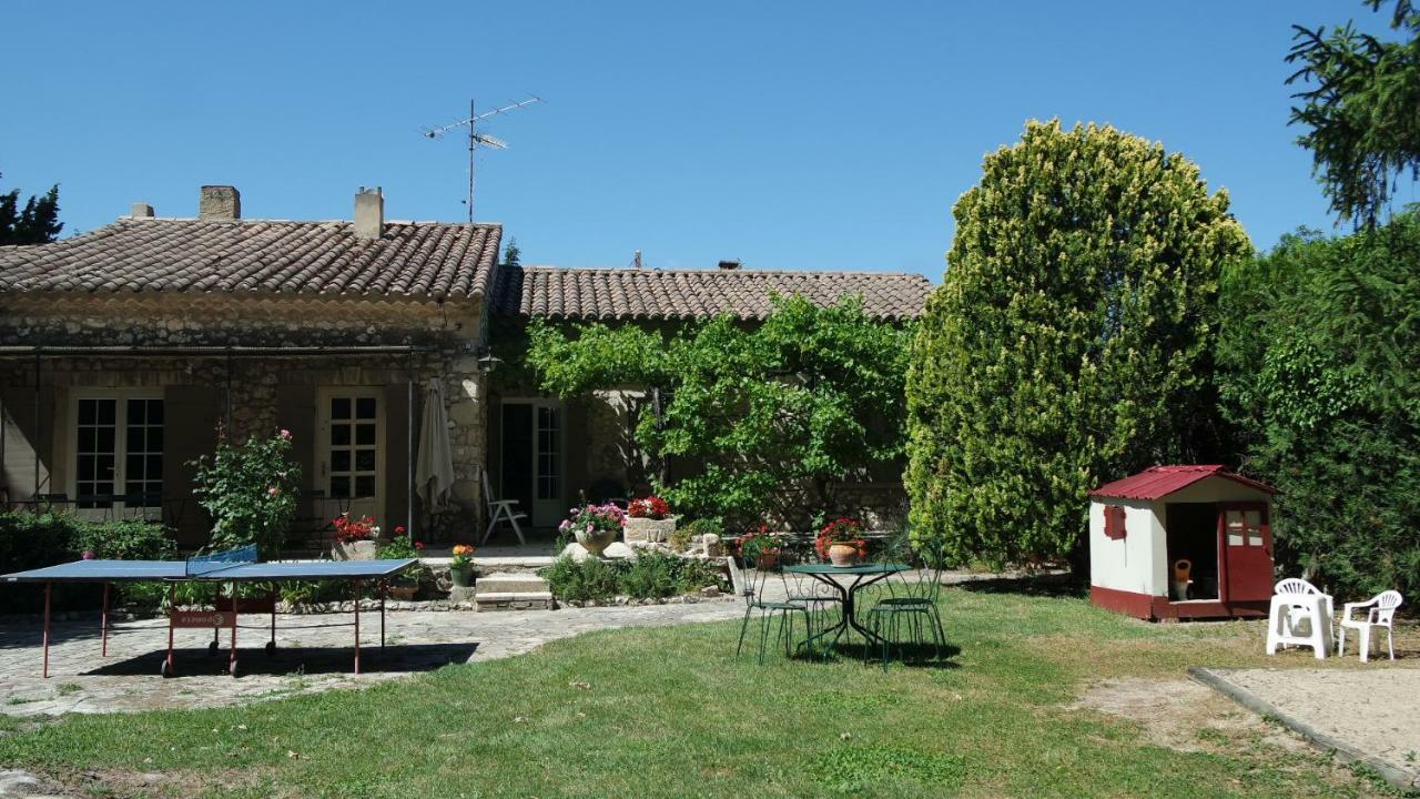 Mas Grimaud - Gite- Studio Et Chambres D'Hotes Familiales Eygalieres  Exterior photo